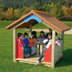 Cabane pour enfants avec table et bancs